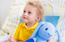 Child-with-teddy